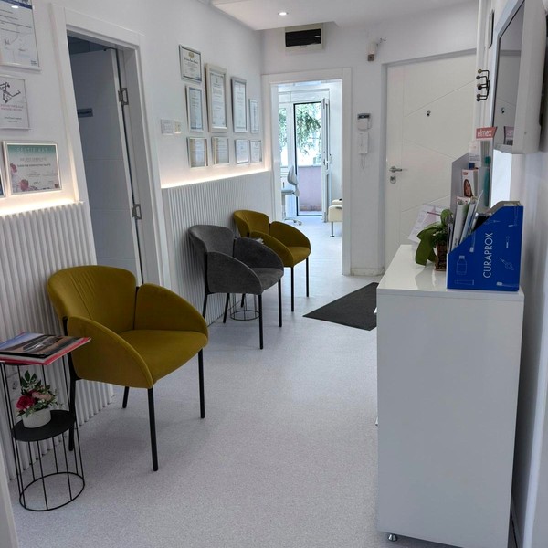 Čekaonica i enterijer ordinacije Dentana